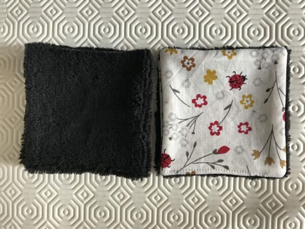 Lot de 7 Lingettes démaquillantes lavables bi matière bambou noir et coton motif Lisbug coccinelle – Image 6