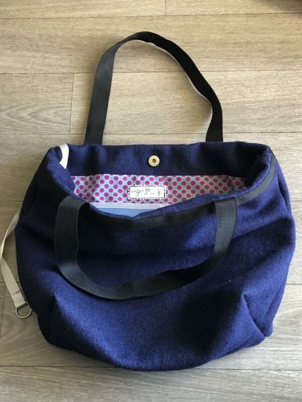 Grand Sac en Laine Bouillie Bleu Marine intérieur imprimé motif petits pois rouge bordeaux fond bleu clair – Image 5