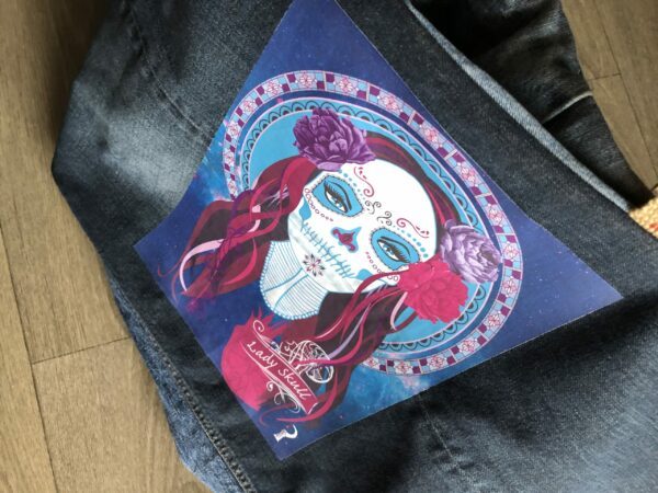 Grand Sac CABAS 01 en jean surcyclé et motif Lady Skull – Image 5