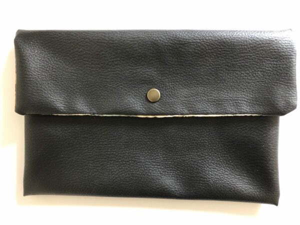 Pochette simili cuir noir et tissu motif à fleurs – Image 4