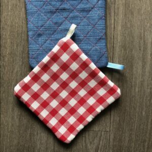 Lot de 2 Maniques Jean BLEU surcyclé et tissu "carreaux Vichy" rouge et blanc