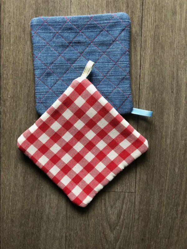 Lot de 2 Maniques Jean BLEU surcyclé et tissu "carreaux Vichy" rouge et blanc