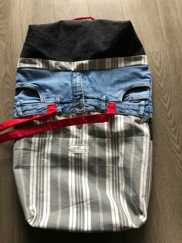 Grand Sac en jean bleu et noir ANSES rouges, portés épaules avec doublure en toile à matelas rayés écru et gris – Image 6
