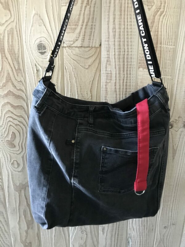 Sac en jean Noir surcyclé avec doublure rouge et noir à carreaux