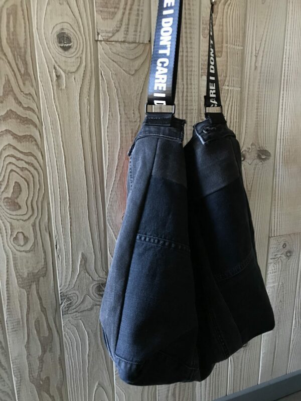 Sac en jean Noir surcyclé avec doublure rouge et noir à carreaux – Image 8