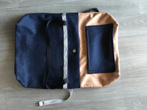 Sac en laine bleu marine mélangée ANSES NOIRES avec doublure Suédine scuba reptile marron – Image 5