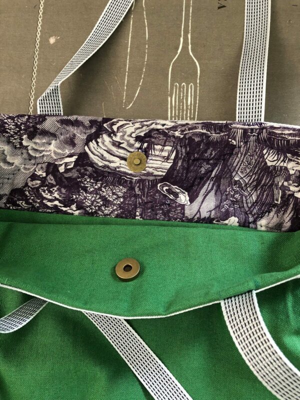 Sac inspiration Tote Bag en Toile de Jouy "Le solitaire au pont du torrent" et coton vert, sac bicolore à doublure – Image 4