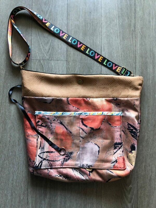 Sac Suédine imprimé reptile à bandoulière réglable LOVE LOVE LOVE – Image 3