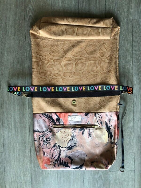 Sac Suédine imprimé reptile à bandoulière réglable LOVE LOVE LOVE – Image 4