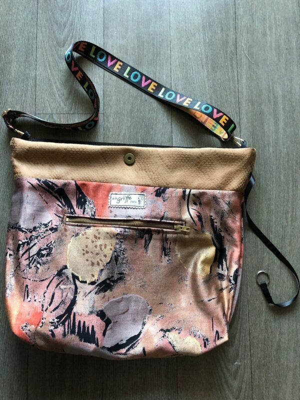 Sac Suédine imprimé reptile à bandoulière réglable LOVE LOVE LOVE – Image 5