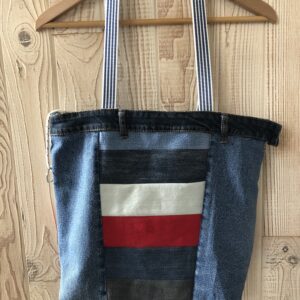 Sac en jean multicolore avec doublure en toile à rayure bleu marine surcyclé, à anses